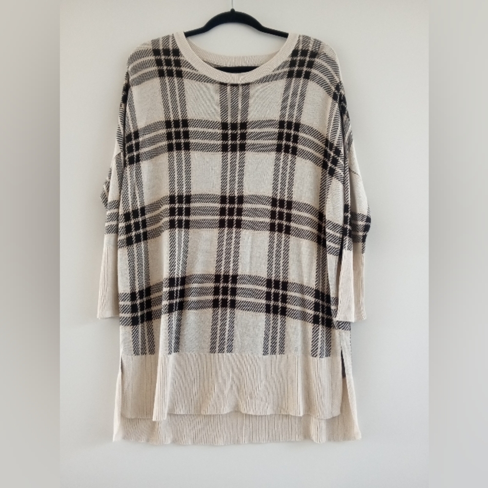 Wonderly Black & Cream Plaid Tunic Knit Sweater - Size Medium - Picture 2 of 9